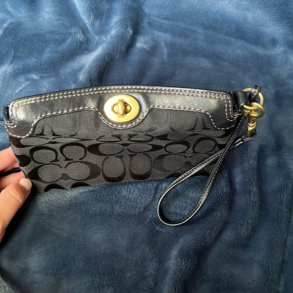 Small black Coach wristlet - Picture 3 of 3